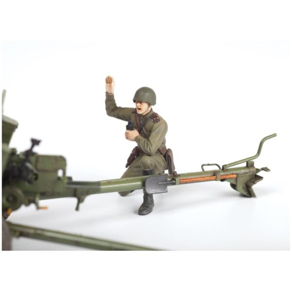 Модель для сборки ZVEZDA "Советская 76-мм противотанковая пушка ЗИС-3 с расчетом", масштаб 1:35